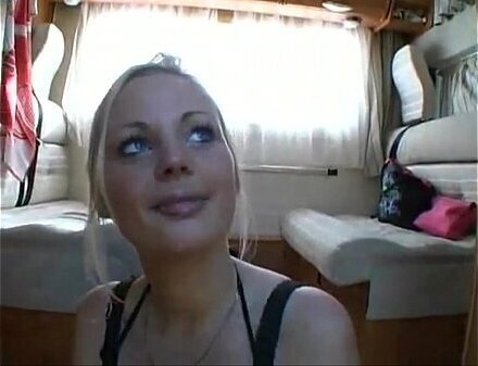 Blonde seins gigantesques pour bonne