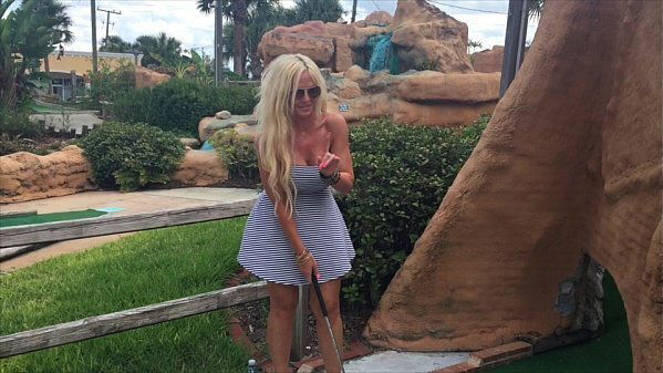 Blonde &quot_kelley Cabbana&quot_ fingers pussy PUBLIC mini golf