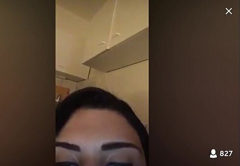 Gostosa mostrando para todo mundo sexy girl showing