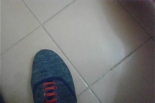 Gozada cheirando meias sapatos empregada