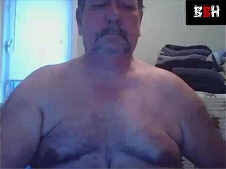 Straight Bear flexing shows