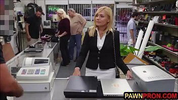 Office Account Manager Knows Negotiate Using Mouth