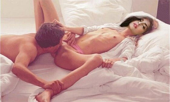 Sonam Kapoor pussy licked