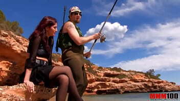 Fisherman'_s wife enjoys anal sex at the beach