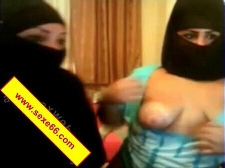 infirmiere salope joue avec seins pendent femme allaitante