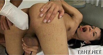 Gorgeous tranny enjoys