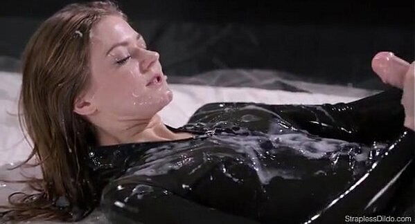 Maria Latex Strapon Solo Until Cumshot StraplessDildo