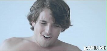 Large knob enters young mouth