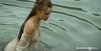 Noemie Schmidt Versailles S01E04 2015