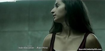 Maggie Civantos Olivia Delcan Flores S02E02 2016