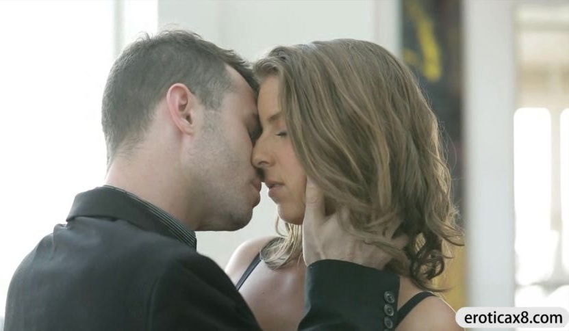 Gorgeous honey Presley Heart stuffed nicely on her bed