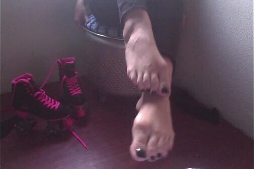 Sadine rollerskating