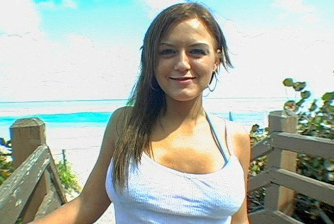 Amateur brunette tries porno and swallows