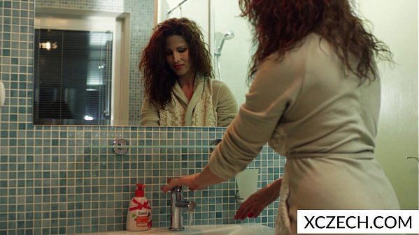 Super sexy MILF showing