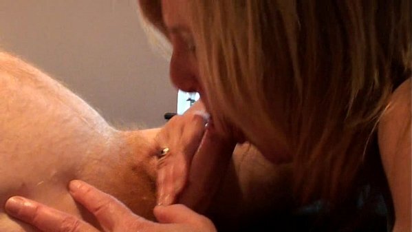 English MILF sucks hard completion