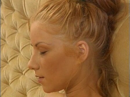 Nicoletta Axin Junge Deb&uuml_tantinnen