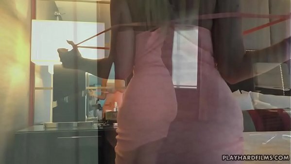 Layla Price fucks pussy