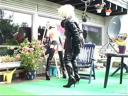 Roxina2007LatexDollInGarden010907XXXL