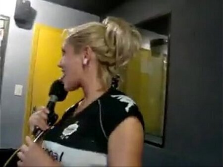 Stripdance baila desnuda radio