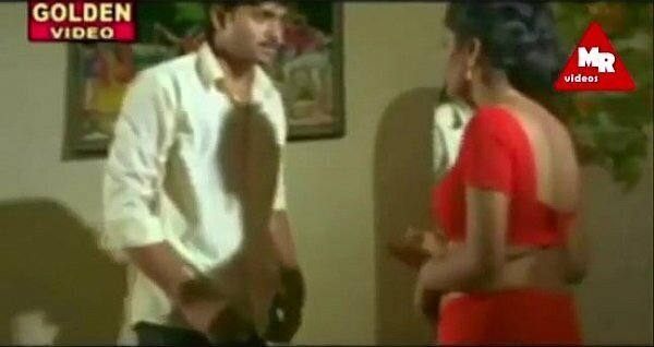 saree aunty seducing