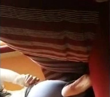 Novinha gostosa brincando cama