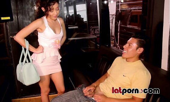 Melody Petite Coge Empleado Traga Semen