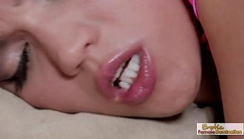 Mandy Moore Rubs Sweet Pussy Until Cums