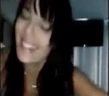 Amanda Bueno Pagando Boquete