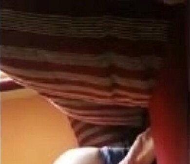 Lovely Girl plays mobile camg8