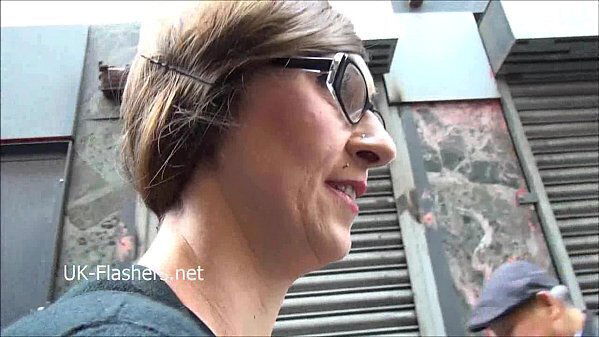 American exhibitionist Demona Dragons outdoor exposure public flashing