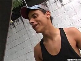 Tatuado dando gostoso