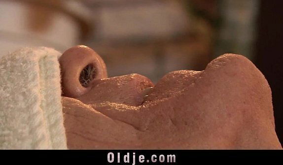 Teeny masseuse gives grandpa best pussy