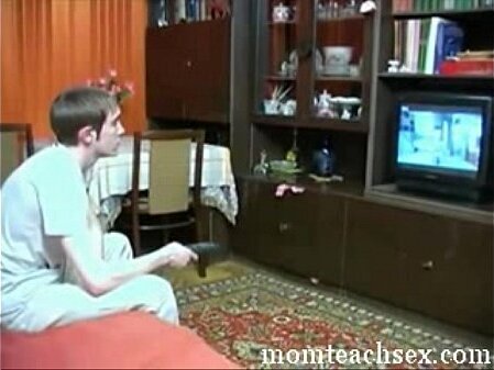 Mature seduces momteachsex.com