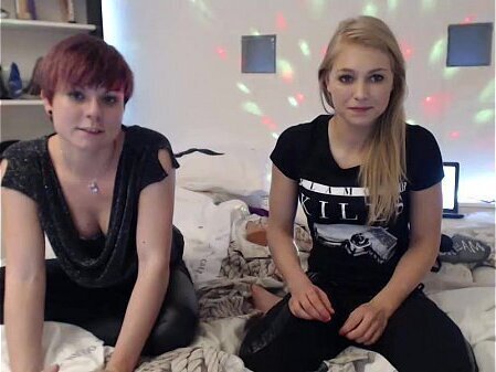 girl siswet19 flashing ass on live webcam - 6cam.biz