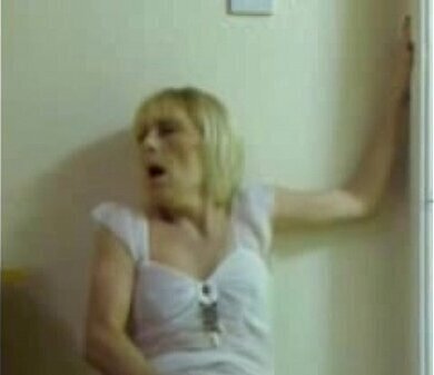 Madrasta tarada tocando Siririca