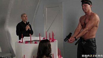 Tatas Under Siege - For The Plot