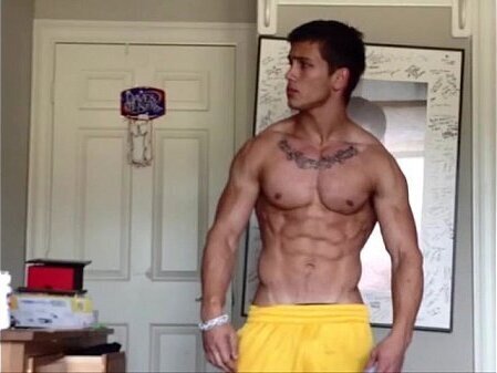 Sarado exibindo batendo umazinha para aliviar