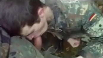 Boquete militar loiro alemao gostoso