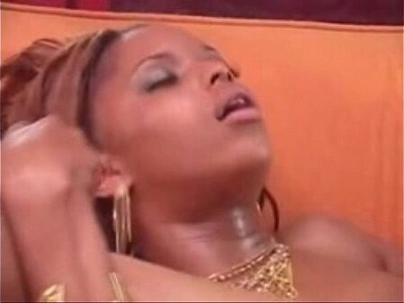 Negra Rab&atilde_o dando