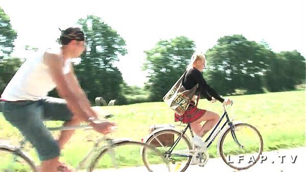 Jeune jolie etudiante gros seins grave sodomisee prise double