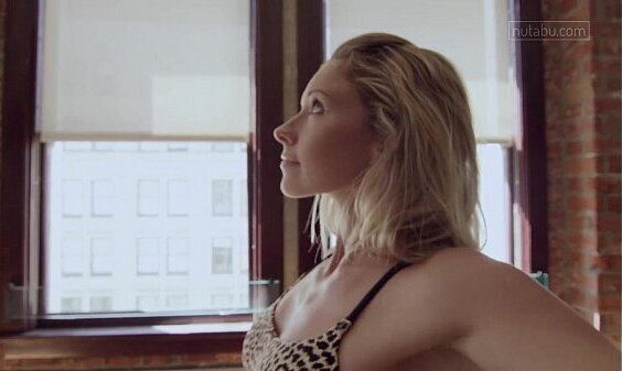 Petite yoga trembles with orgasm