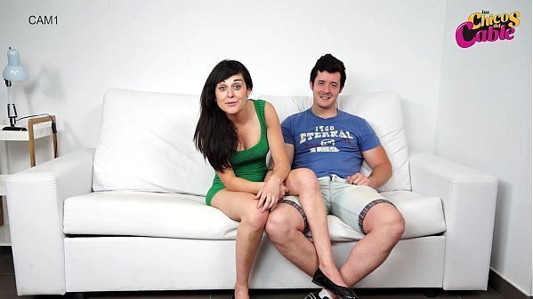 Amateur brunette hotie loves hard