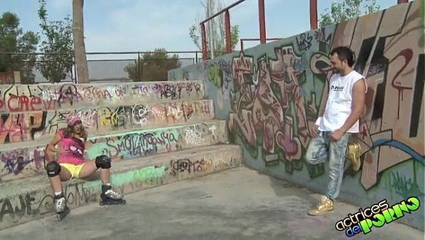 Rollerblade girl gets fucked park