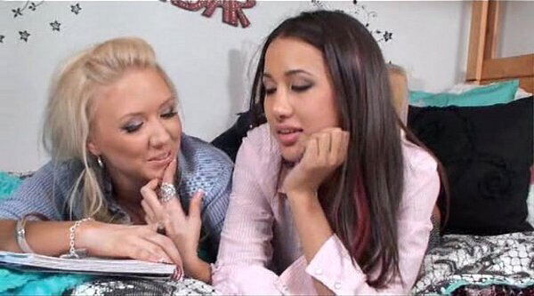 starlets-mollyslife16-cd1