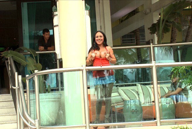 Mariah Milano On The Bus!