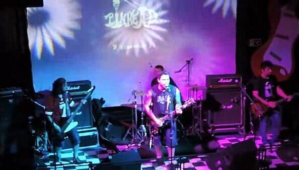 Pinhead Cinco contra live)