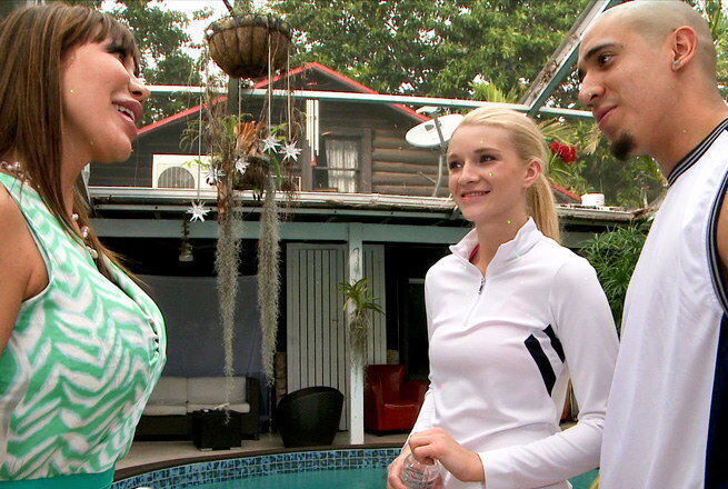 Hot MILF & her niece double up on a dick