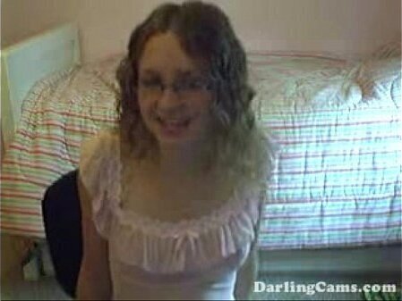 Amateur Webcam Model Kitty Masturbates Cums DarlingCams.com