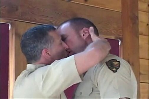 Guardabosques consiguen follar campo