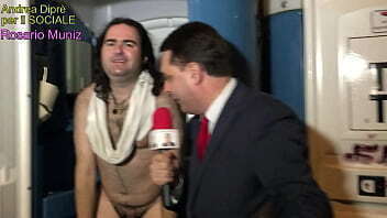 Smallest penis ever: Rosario Muniz completamente nudo presentato Andrea Dipr&egrave_